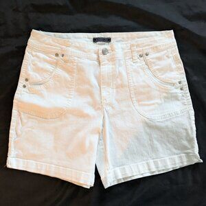 Bandolino white denim shorts size 6